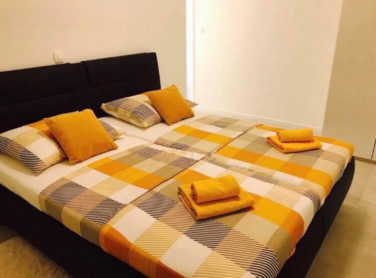 Apartment Julia Трогір Екстер'єр фото